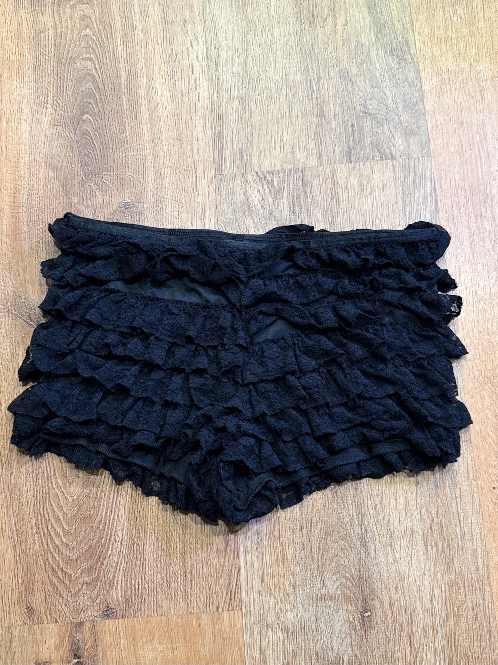 Black ruffle bloomer shorts M